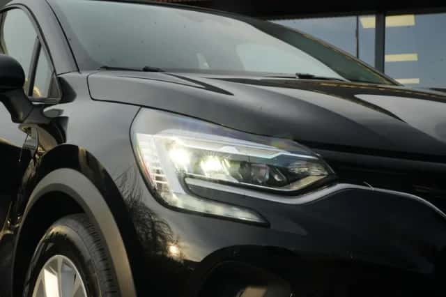 Renault Captur (2021) thumbnail 2
