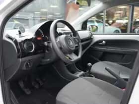 Volkswagen Up! (2016) thumbnail 4