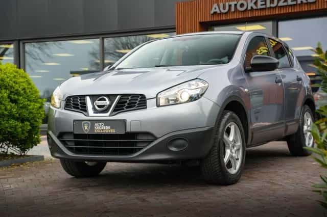 Nissan Qashqai (2010) thumbnail 3