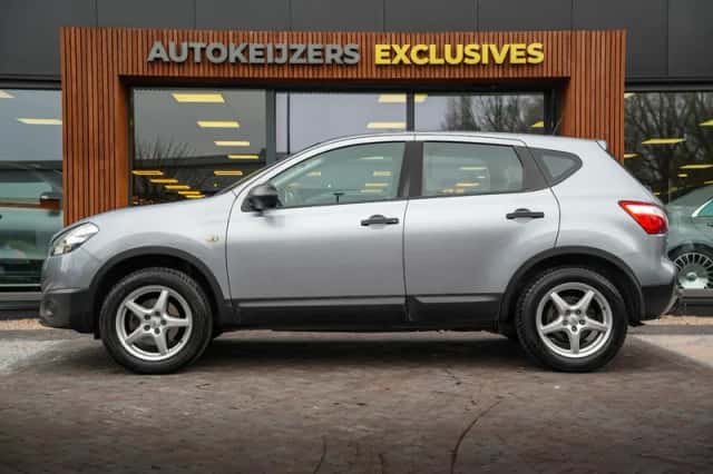 Nissan Qashqai (2010) thumbnail 4