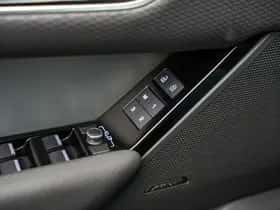 Land Rover Range Rover Velar (2023) thumbnail 23