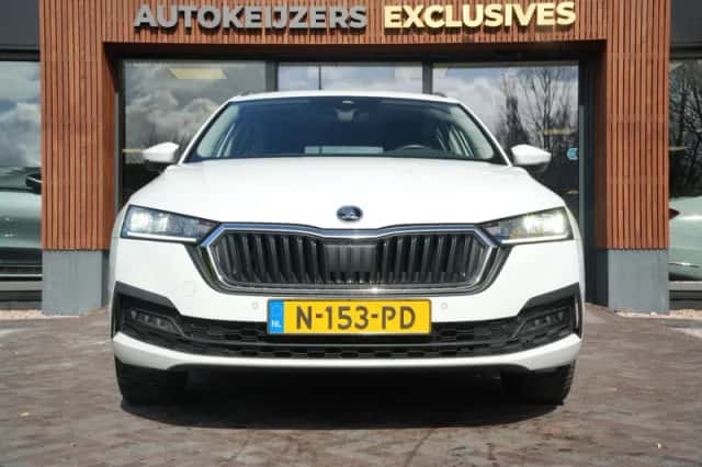 Škoda Octavia (2022) thumbnail 3