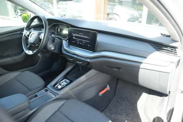 Škoda Octavia (2022) thumbnail 4