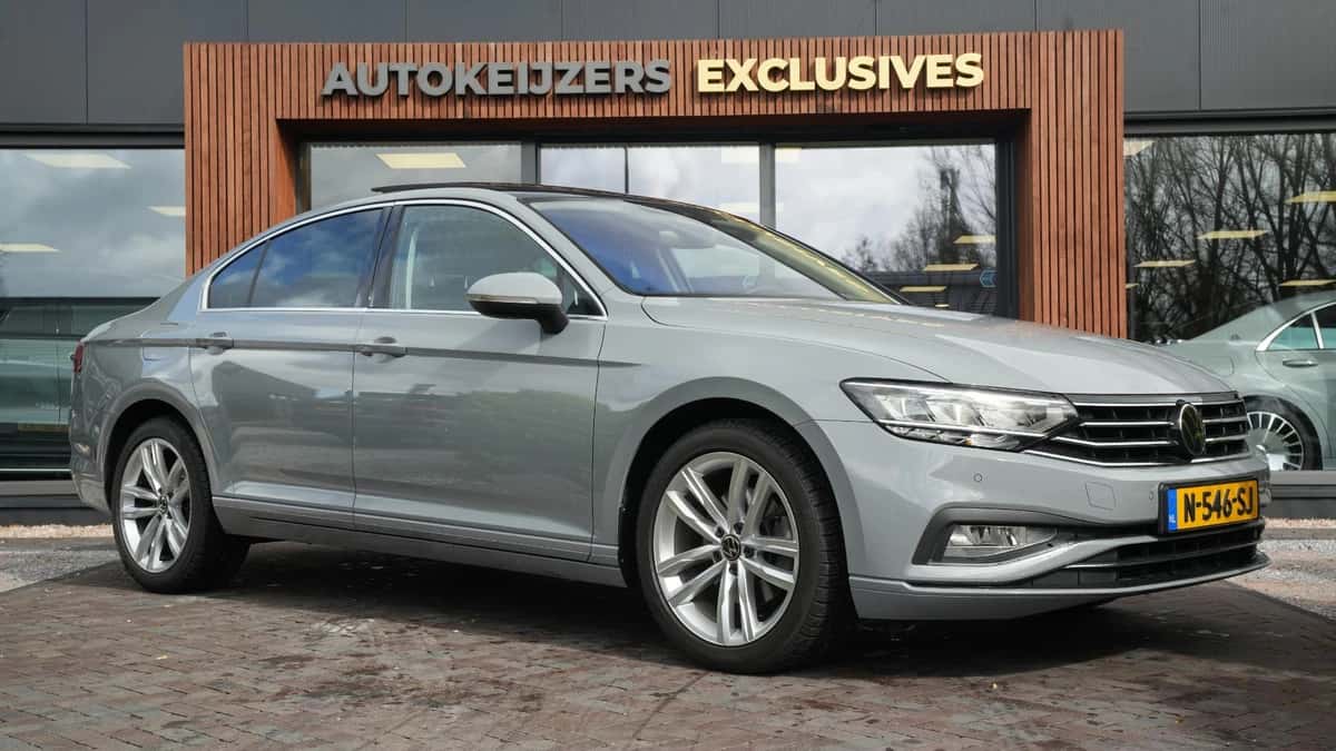 Volkswagen Passat (2022) — foto 1