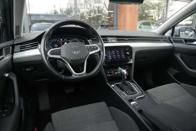 Volkswagen Passat (2022) thumbnail 2