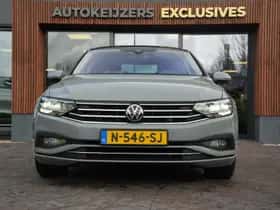 Volkswagen Passat (2022) thumbnail 3