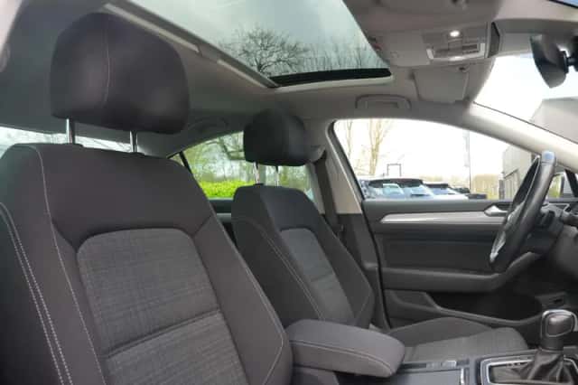 Volkswagen Passat (2022) thumbnail 6