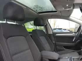 Volkswagen Passat (2022) thumbnail 6