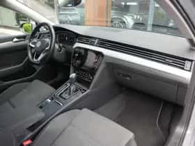 Volkswagen Passat (2022) thumbnail 8