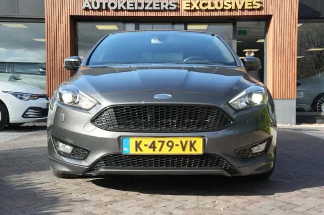 Ford Focus (2017) thumbnail 3