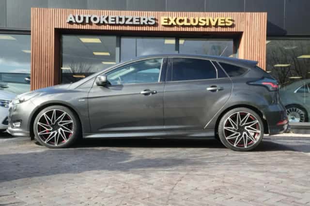 Ford Focus (2017) thumbnail 5