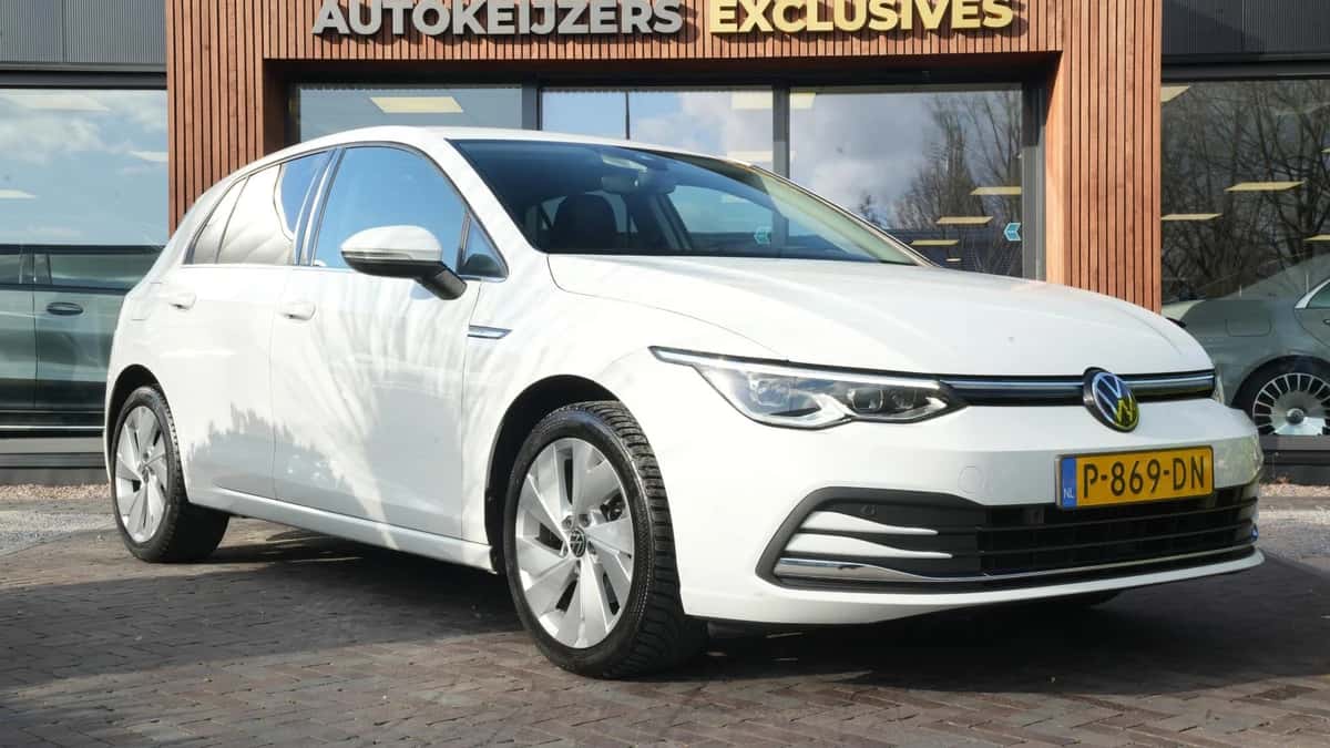 Volkswagen Golf (2022) — foto 1
