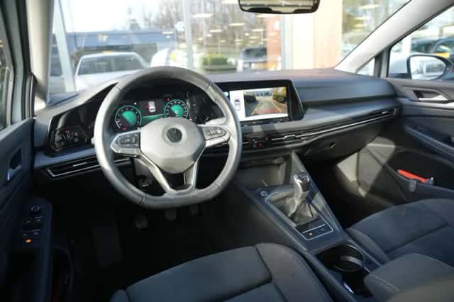 Volkswagen Golf (2022) thumbnail 2