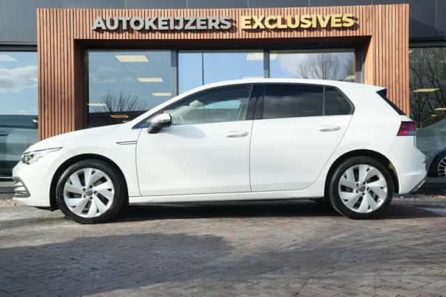 Volkswagen Golf (2022) thumbnail 5