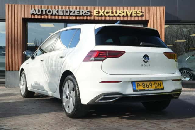Volkswagen Golf (2022) thumbnail 6