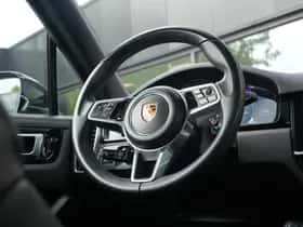 Porsche Cayenne (2018) thumbnail 48