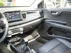Kia Rio (2017) thumbnail 16