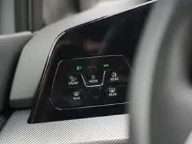 Volkswagen Golf thumbnail 44