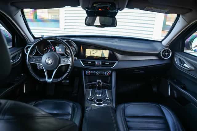 Alfa Romeo Giulia (2019) thumbnail 2