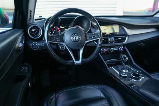 Alfa Romeo Giulia (2019) thumbnail 6