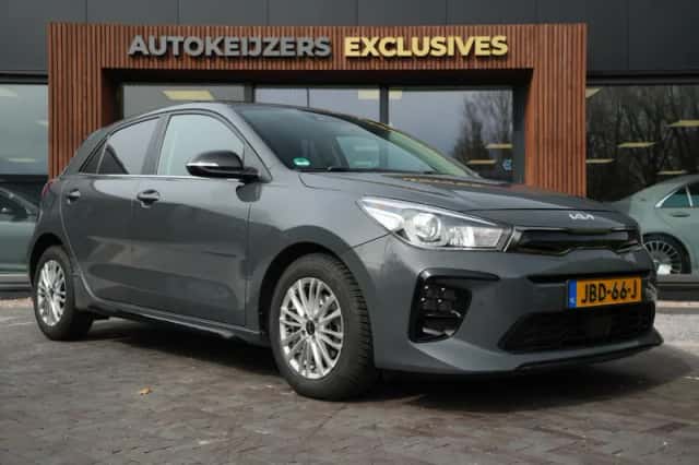 Kia Rio (2023) thumbnail 1