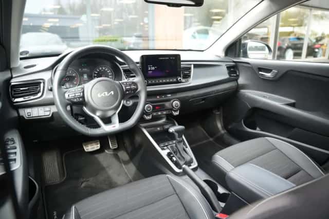 Kia Rio (2023) thumbnail 2