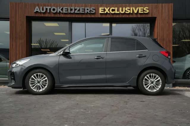 Kia Rio (2023) thumbnail 5