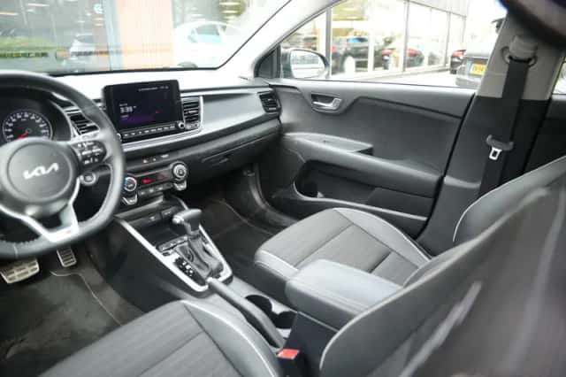 Kia Rio (2023) thumbnail 6