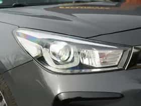 Kia Rio (2023) thumbnail 9