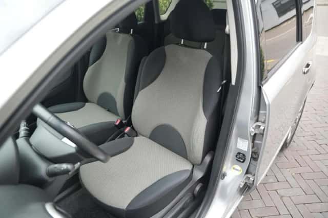 Nissan Note (2011) thumbnail 6