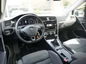 Volkswagen Golf (2017) thumbnail 2