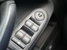 Ford C-Max (2010) thumbnail 23