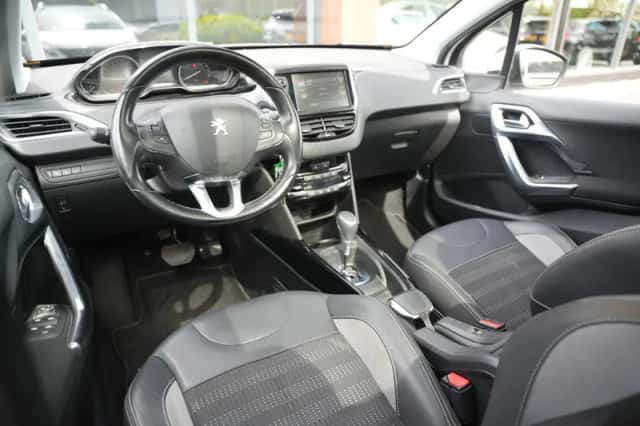 Peugeot 2008 (2017) thumbnail 2