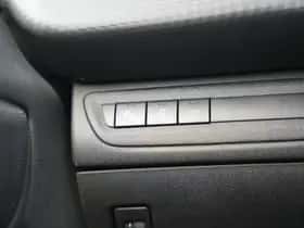 Peugeot 2008 (2017) thumbnail 13