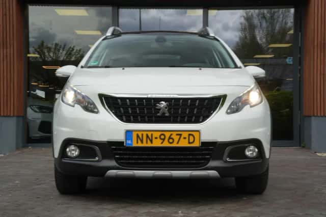 Peugeot 2008 (2017) thumbnail 3