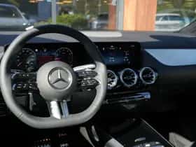 Mercedes-Benz GLA (2025) thumbnail 2