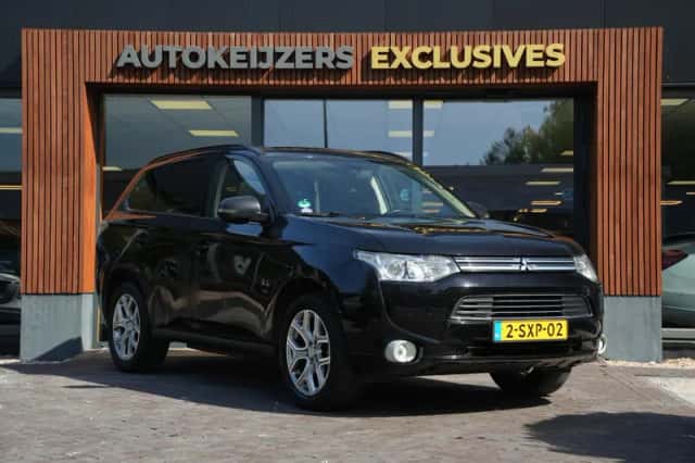 Mitsubishi Outlander (2013) thumbnail 1