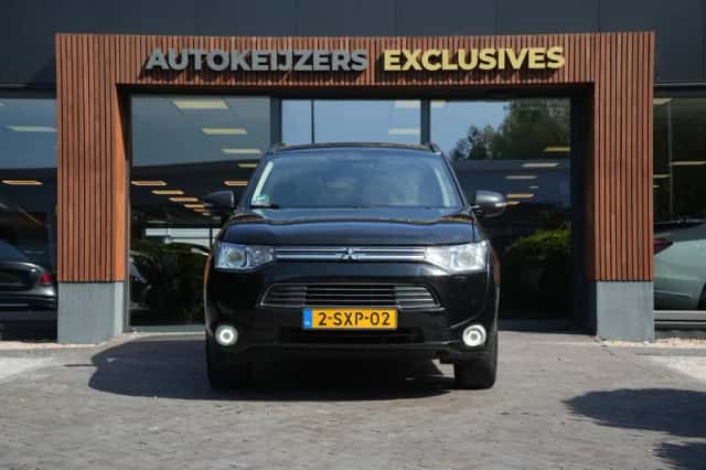 Mitsubishi Outlander (2013) thumbnail 2