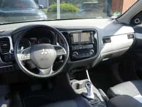 Mitsubishi Outlander (2013) thumbnail 11