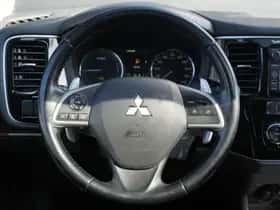 Mitsubishi Outlander (2013) thumbnail 12