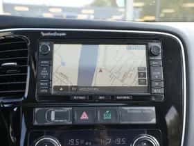 Mitsubishi Outlander (2013) thumbnail 16