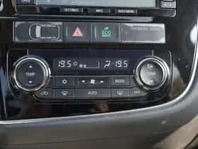 Mitsubishi Outlander (2013) thumbnail 17