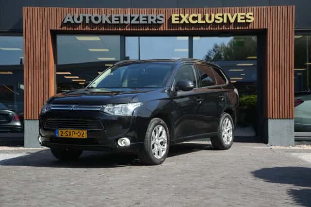 Mitsubishi Outlander (2013) thumbnail 3