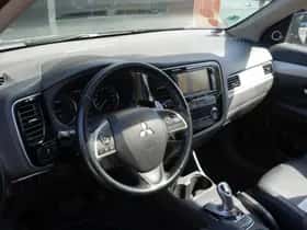 Mitsubishi Outlander (2013) thumbnail 22