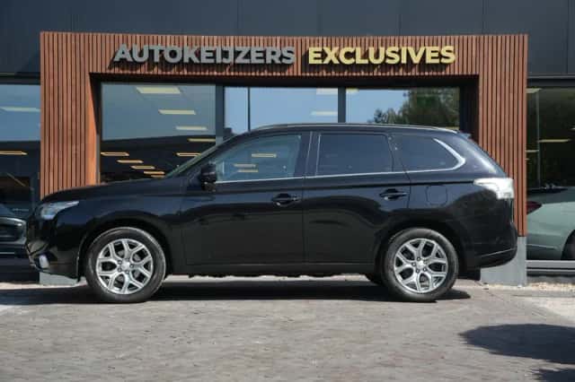 Mitsubishi Outlander (2013) thumbnail 4
