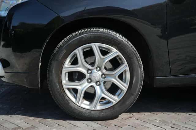 Mitsubishi Outlander (2013) thumbnail 5