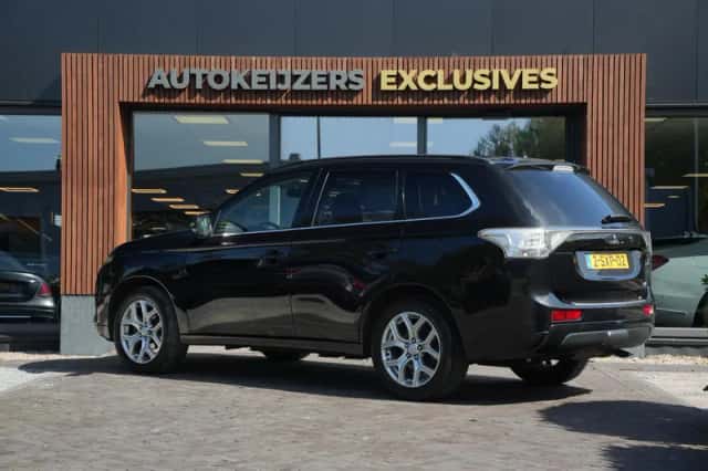 Mitsubishi Outlander (2013) thumbnail 6