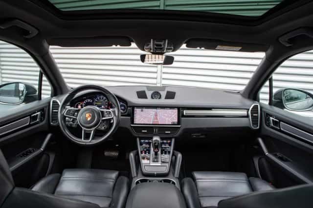 Porsche Cayenne (2018) thumbnail 2