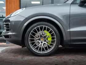 Porsche Cayenne (2018) thumbnail 11