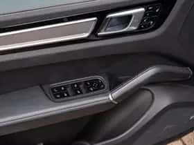 Porsche Cayenne (2018) thumbnail 16
